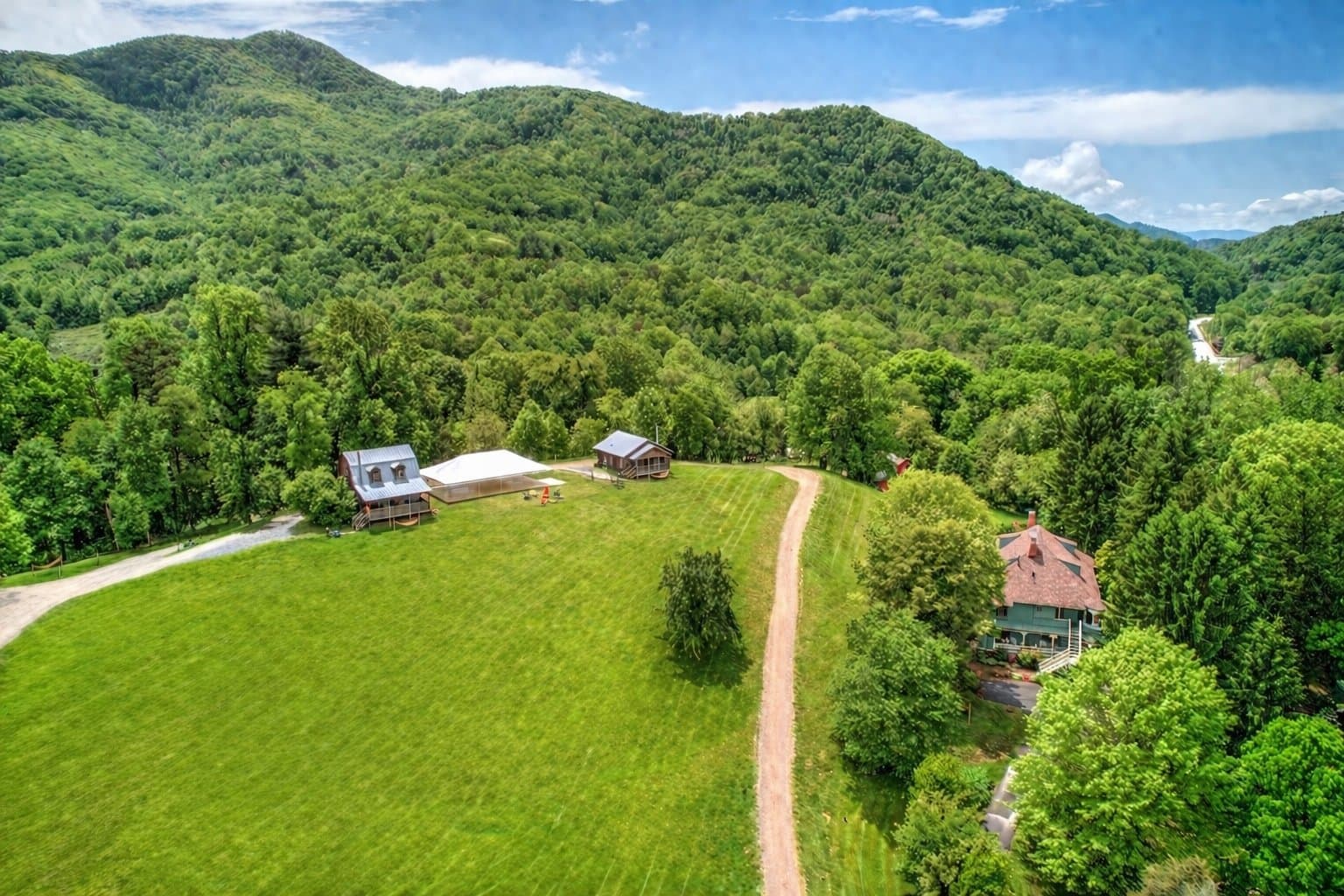 Engadine Inn and Cabins in Candler, NC